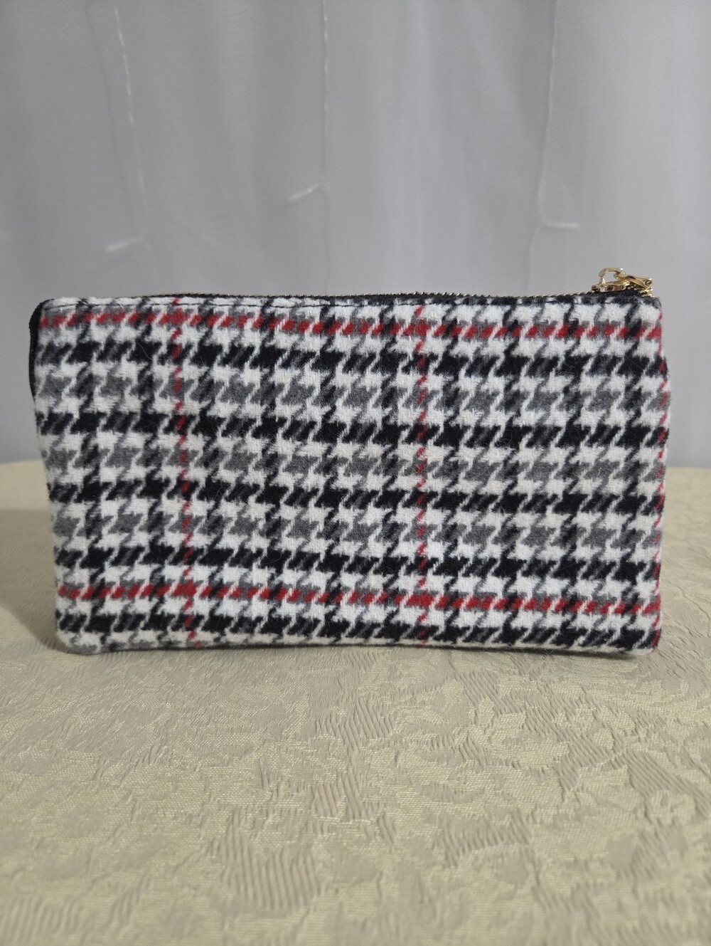Jen & Co. Riley Vegan Faux Leather Multi Compartment Houndstooth Clutch - Picture 2 of 15